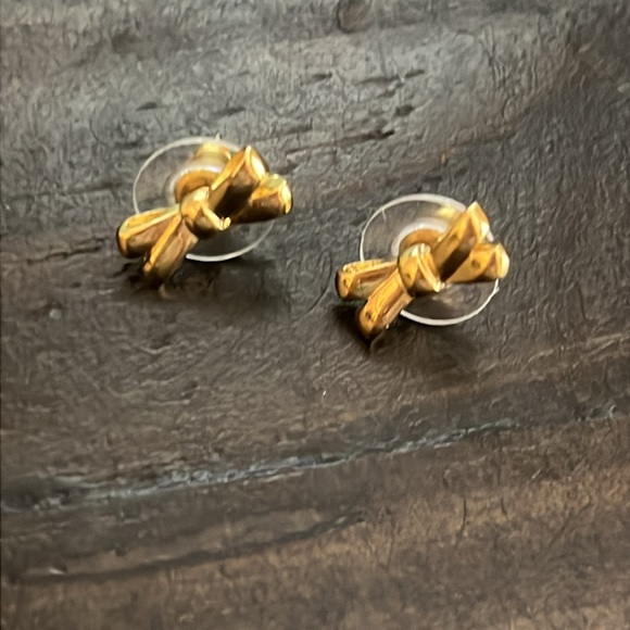 Kate Spade Gold Double Bow Earrings and 12 oz Reusable Plastic Coffee Cup - Picture 2 of 6